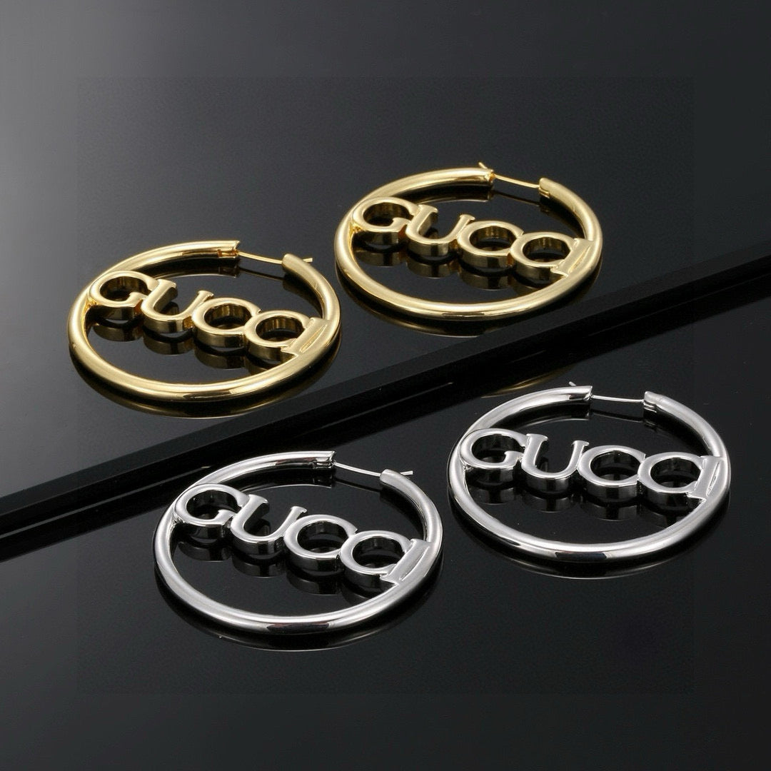 Geometric Emblem Pendant Necklace in Polished Metal-Tone – Design 003 detail view