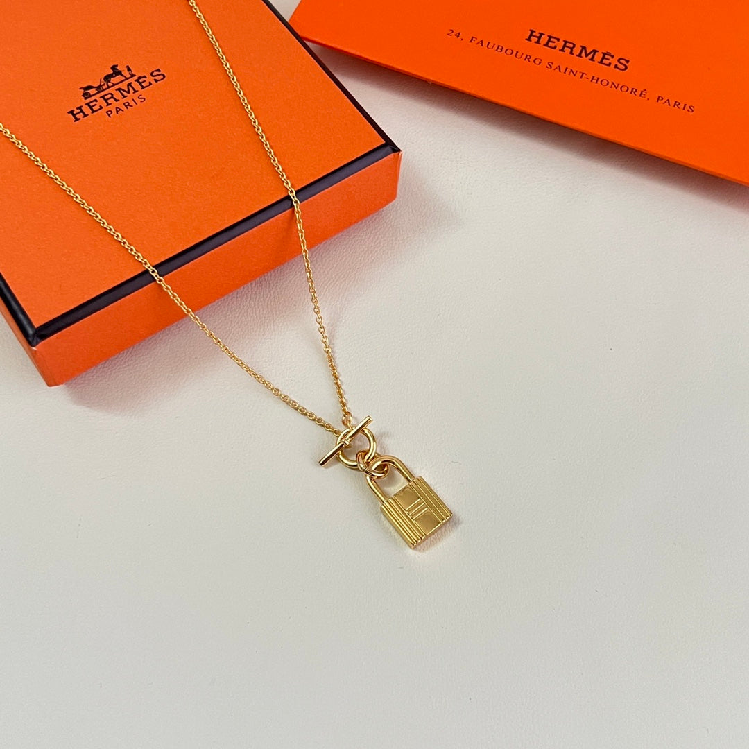 Horse Pendant Necklace in Polished Metal-Tone – Design 004 side detail