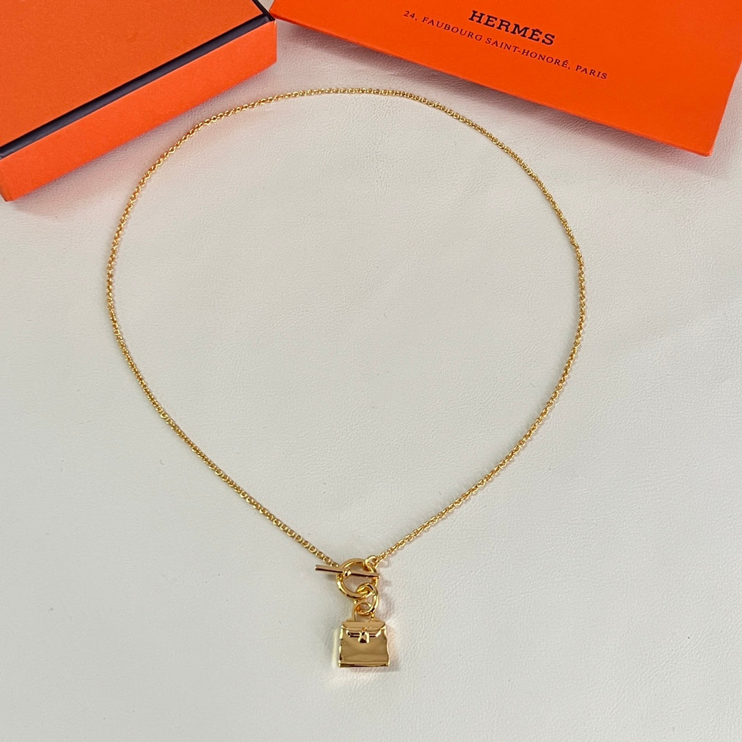 Horse Pendant Necklace in Polished Metal-Tone – Design 008 close-up detail