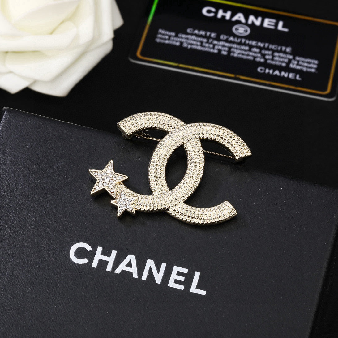 Double-C Emblem Brooch in Polished Metal-Tone – Design 015 side detail