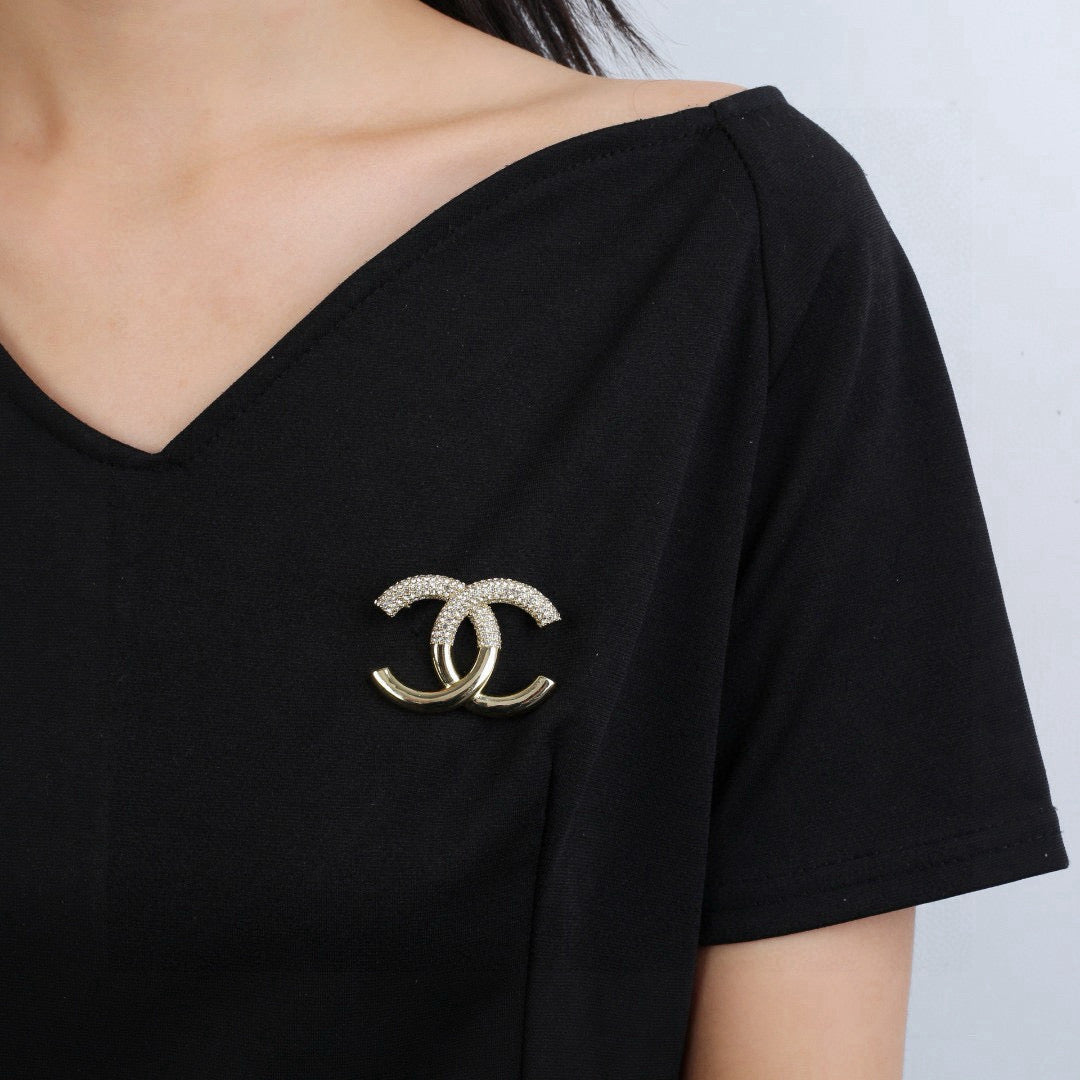 Double-C Emblem Brooch in Polished Metal-Tone – Design 014 front product view