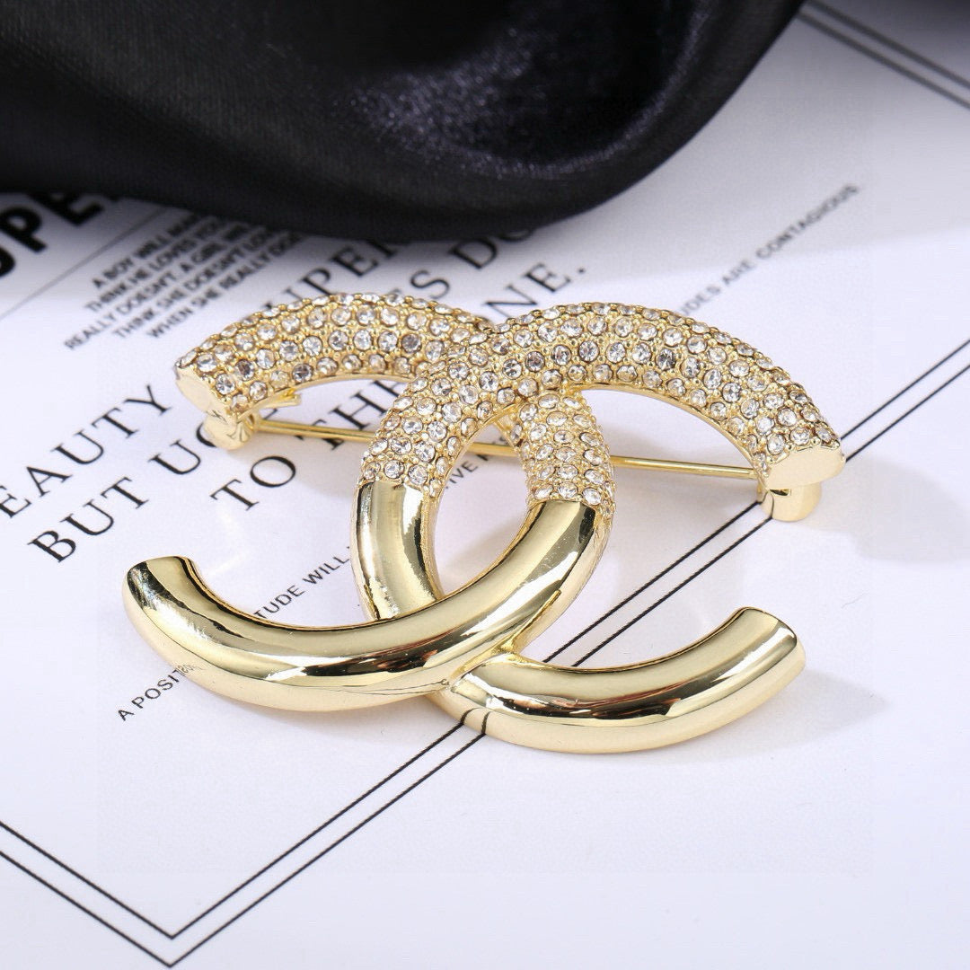 Double-C Emblem Brooch in Polished Metal-Tone – Design 014 front product view