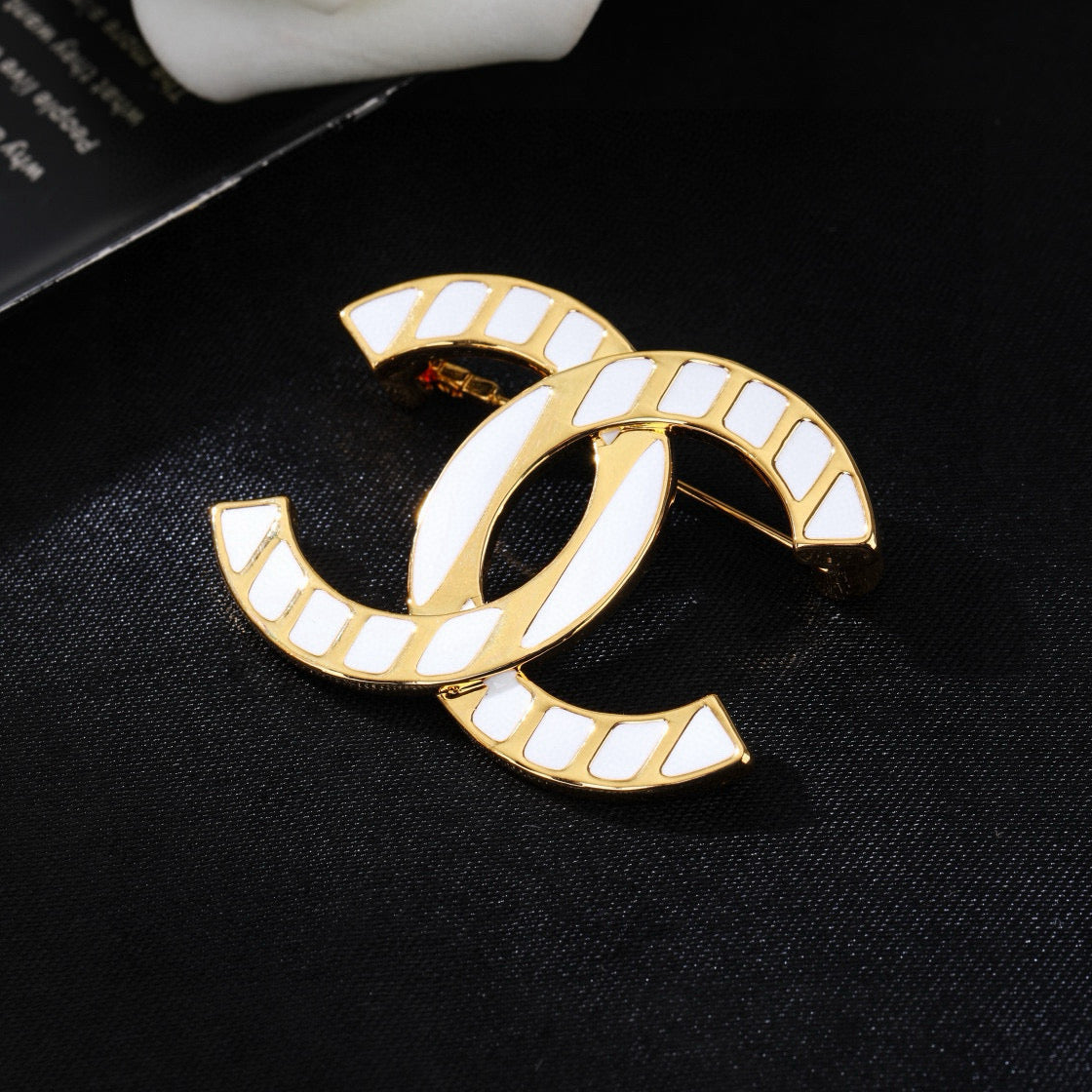 Double-C Emblem Brooch in Polished Metal-Tone – Design 012 close-up detail