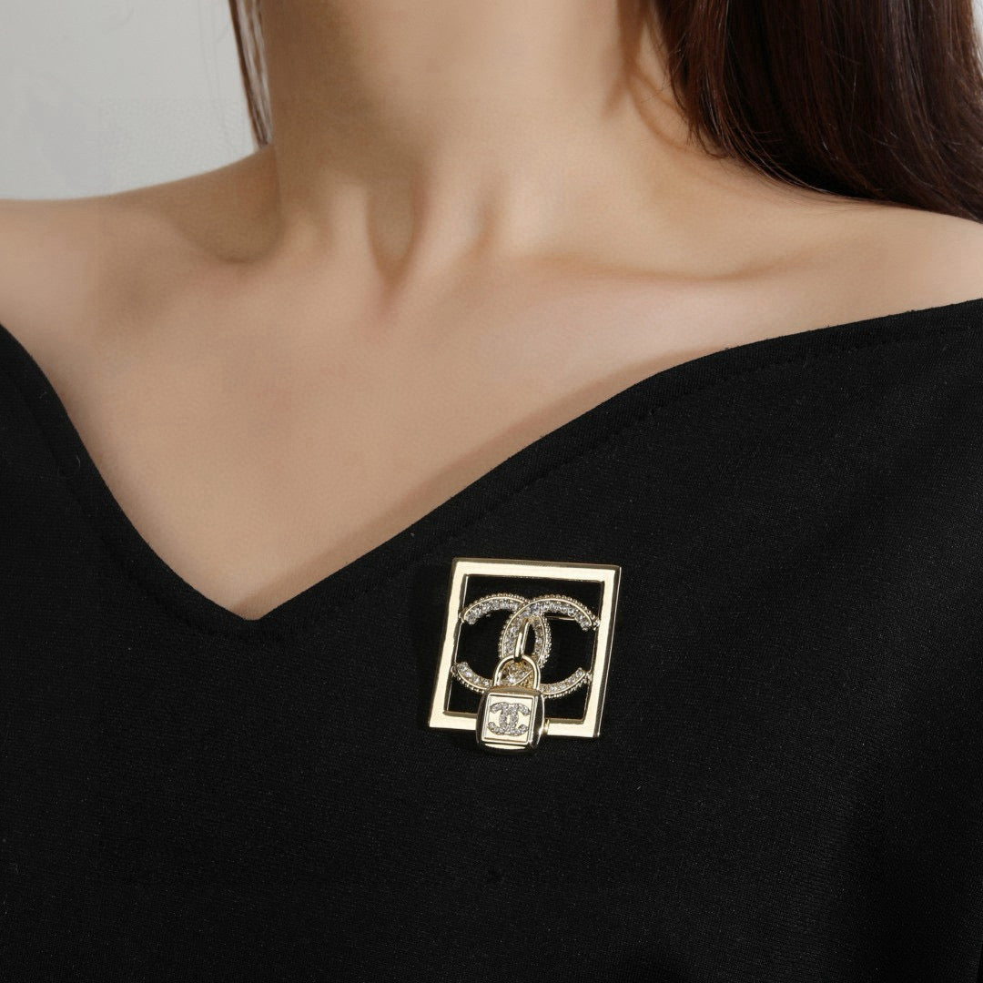 Double-C Emblem Brooch in Polished Metal-Tone – Design 011 front product view