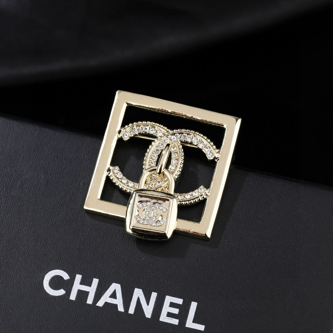 Double-C Emblem Brooch in Polished Metal-Tone – Design 011 main product view