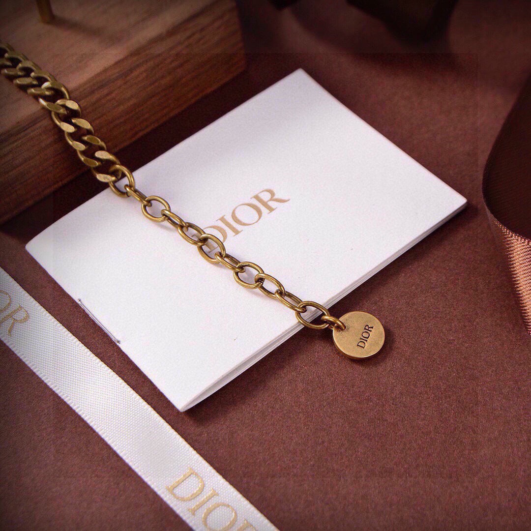 Sculptural Pendant Necklace in Polished Metal-Tone with Vintage-Style Finish – Design 001 detail view
