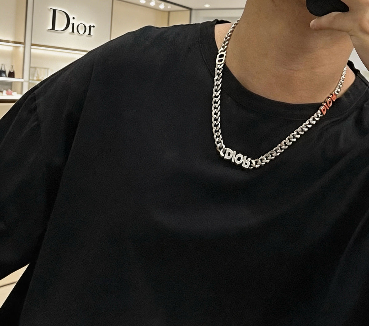 Star Motif Pendant Necklace in Silver-Tone with Chain Detail – Design 006 detail view