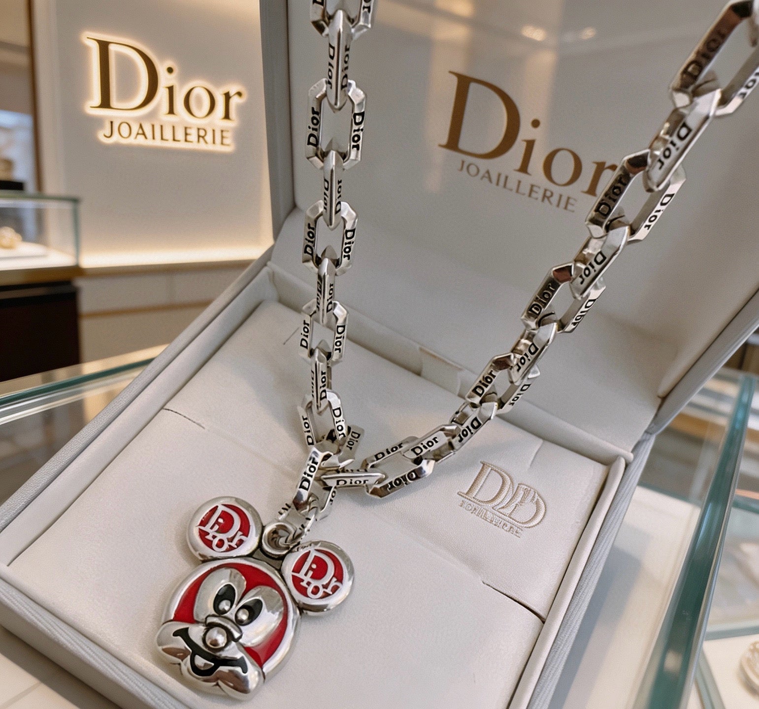 Star Motif Pendant Necklace in Silver-Tone with Chain Detail – Design 003 close-up detail