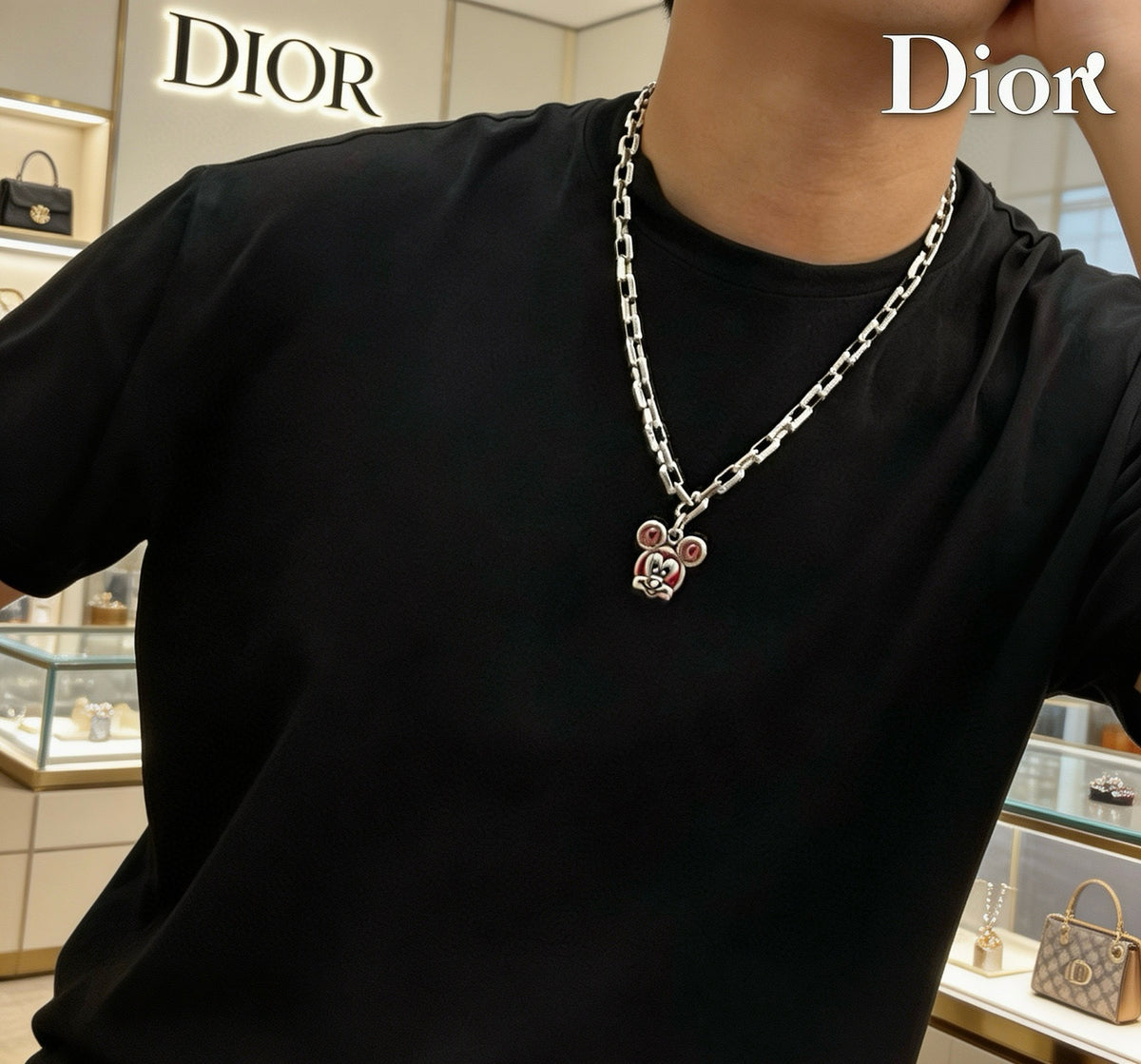 Star Motif Pendant Necklace in Silver-Tone with Chain Detail – Design 003 detail view