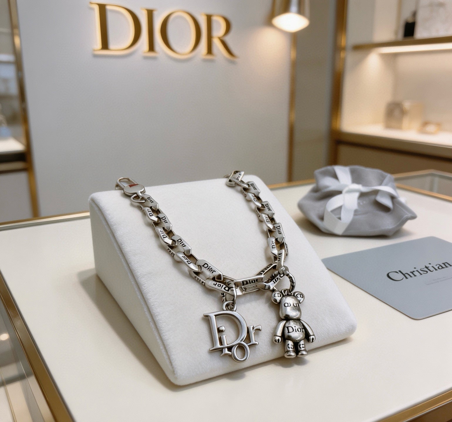 Star Motif Pendant Necklace in Silver-Tone with Chain Detail – Design 001 detail view