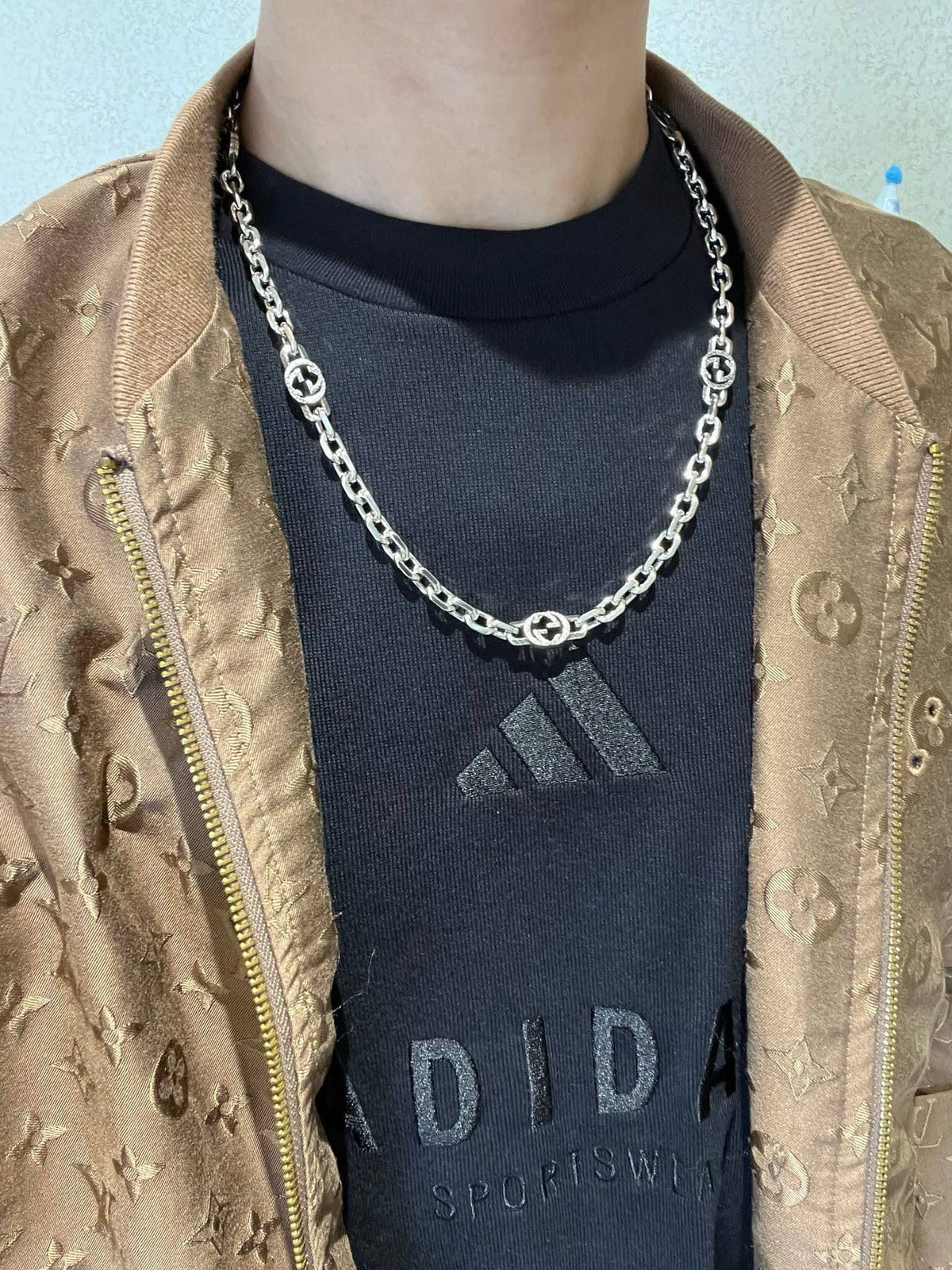 Double-G Emblem Pendant Necklace in Gold-Tone – Design 014 detail view