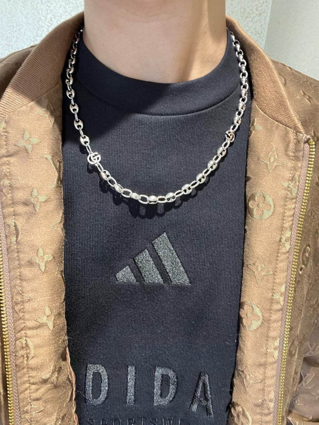 Double-G Emblem Pendant Necklace in Gold-Tone – Design 015 detail view