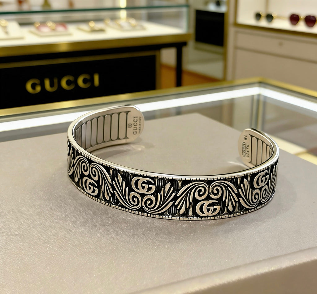 Double-G Emblem Bangle in Polished Metal-Tone – Design 013 close-up detail