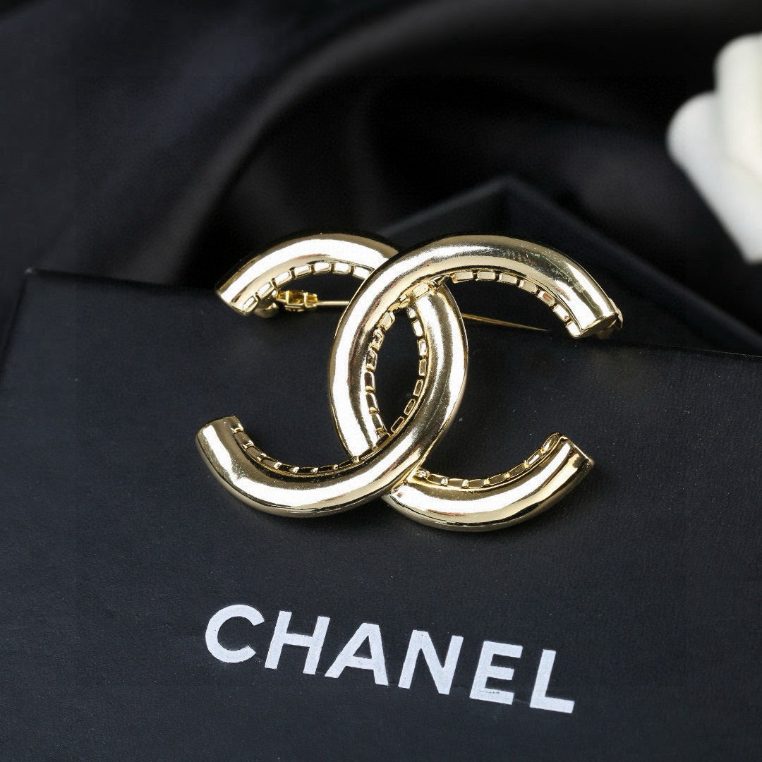 Signature Emblem Brooch in Polished Metal-Tone – Design 008 detail view