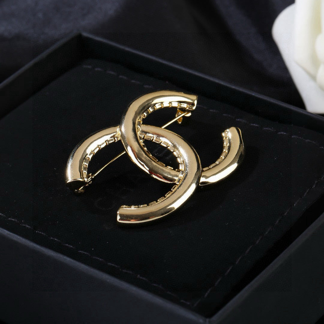 Signature Emblem Brooch in Polished Metal-Tone – Design 008 side detail