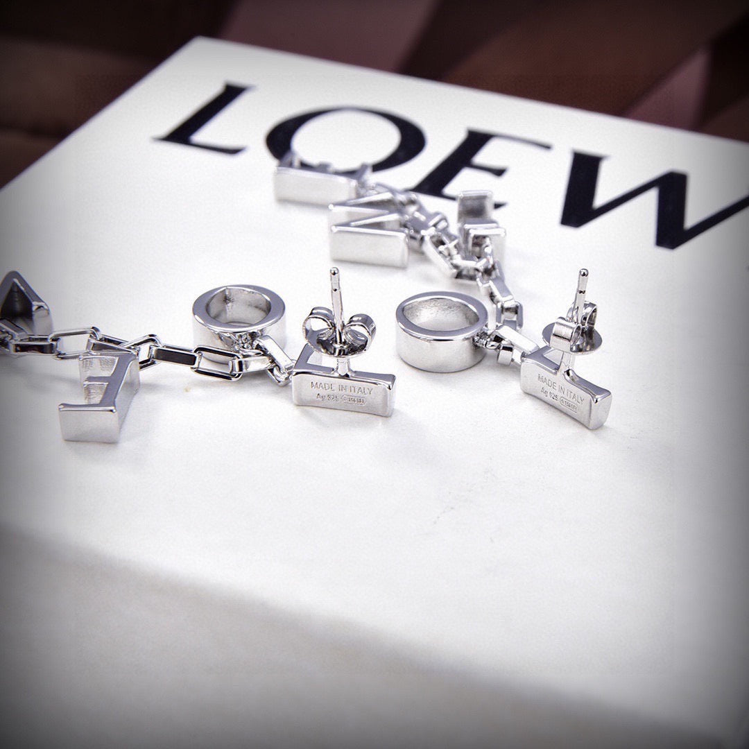 Elephant Motif Stud Earrings in Polished Metal-Tone – Design 01 detail view
