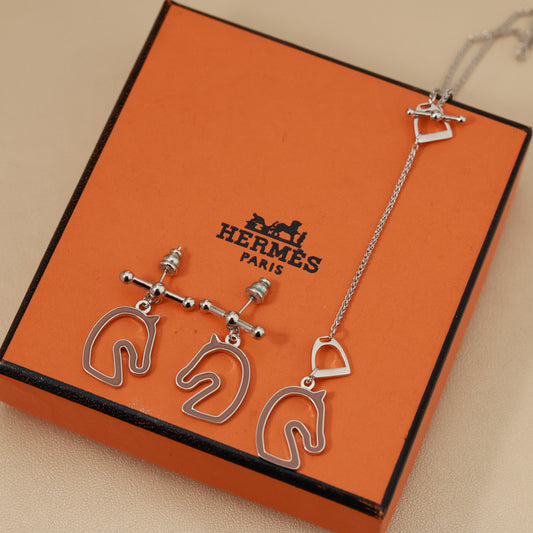 Horse Head Stud Earrings in Rose-Gold-Tone – Rose Gold Detail – Design 003 main product view