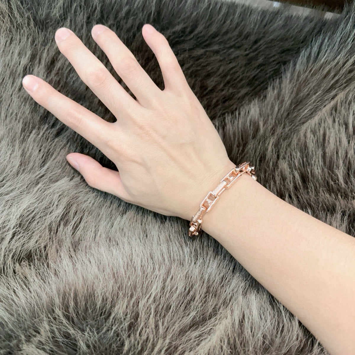 Sculptural Statement Bracelet in Gold-Tone – Design 61 close-up detail