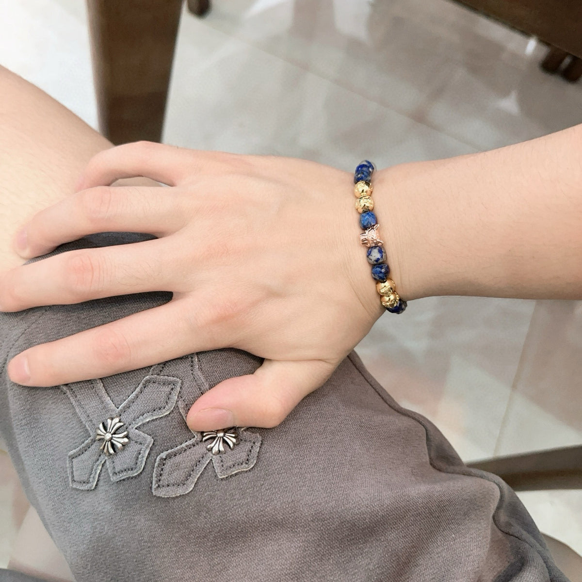 Panther Motif Statement Bracelet in Gold-Tone – Design 04 detail view