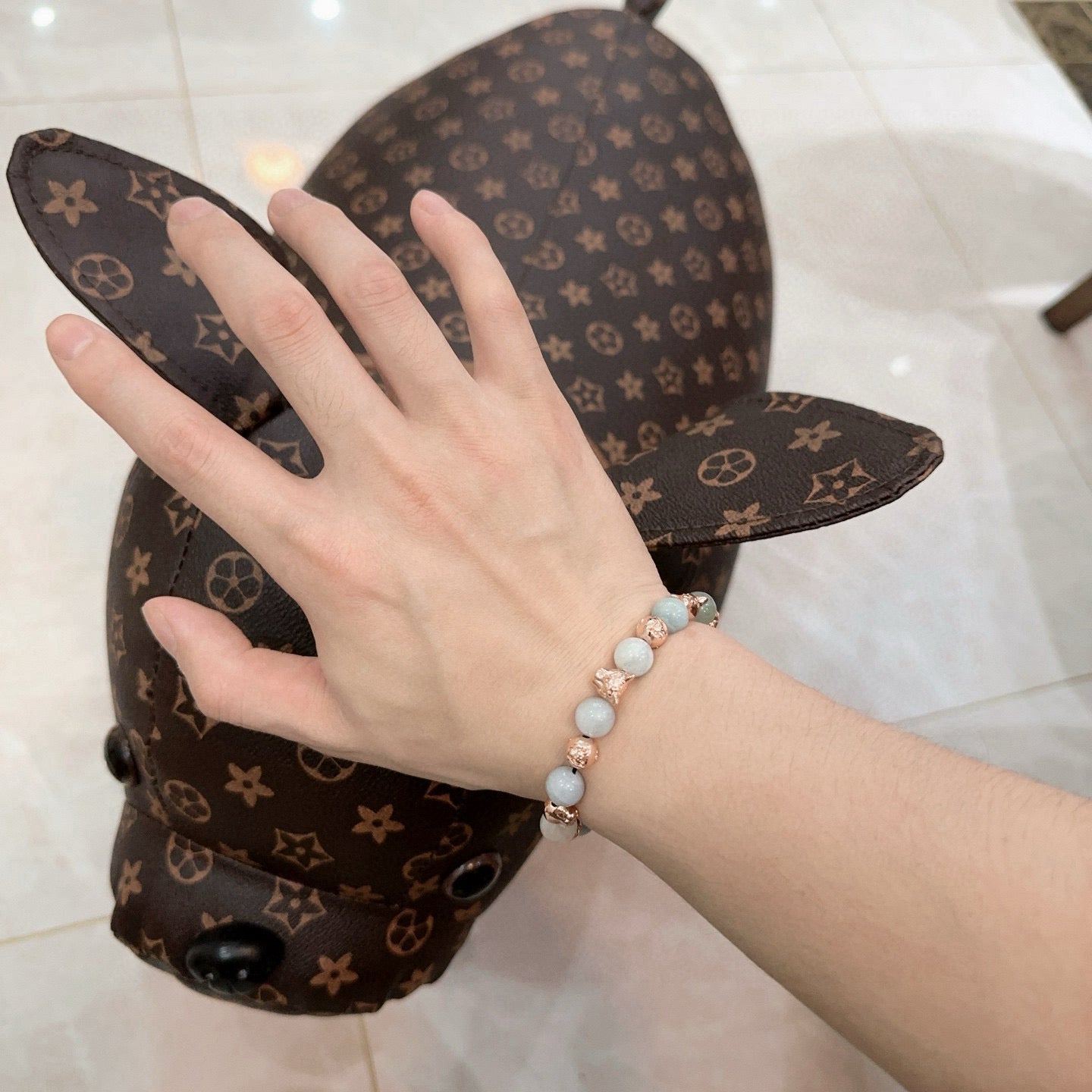 Panther Motif Statement Bracelet in Gold-Tone – Design 02 detail view