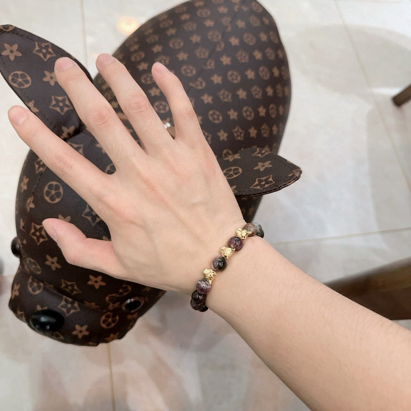 Panther Motif Statement Bracelet in Gold-Tone – Design 01 detail view