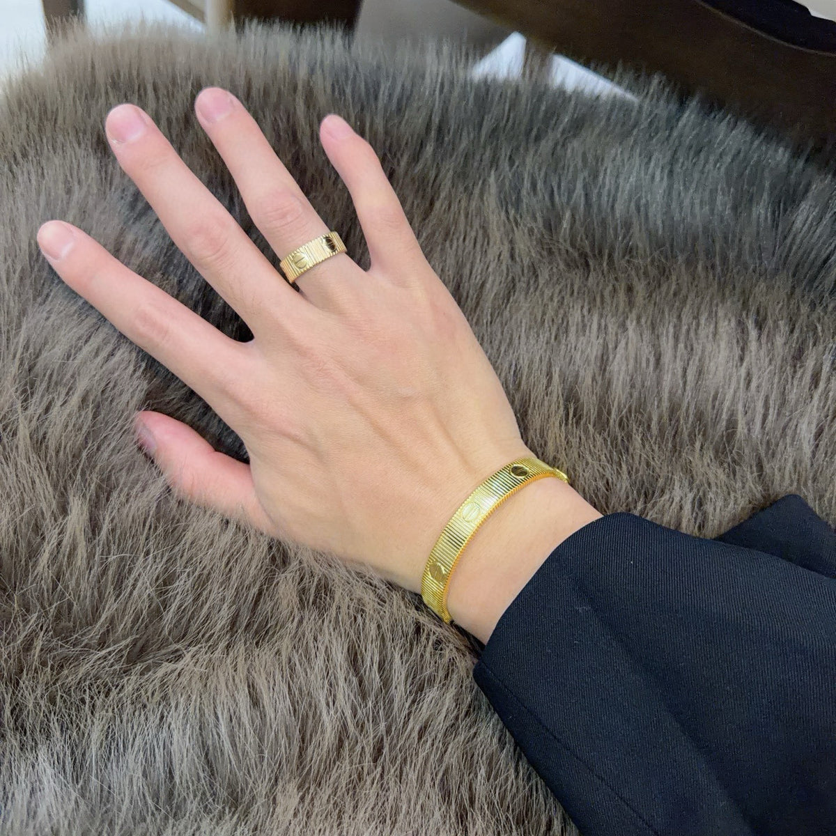 Sculptural Statement Ring in Gold-Tone – Design 01 detail view