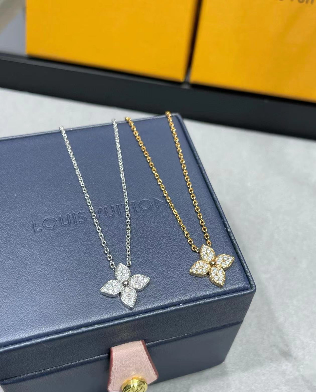 Clover Pendant Necklace in Polished Metal-Tone – Clover Detail – Design 002 front product view