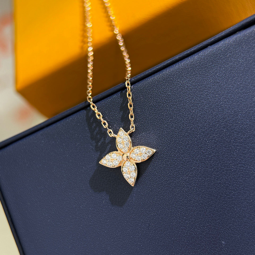 Clover Pendant Necklace in Polished Metal-Tone – Clover Detail – Design 002 front product view