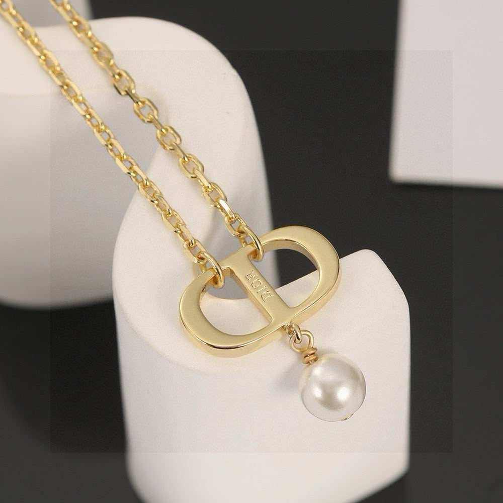 Pearl-Style Motif Pendant Necklace in Polished Metal-Tone with Pearl-Style Detail – Design 006 detail view