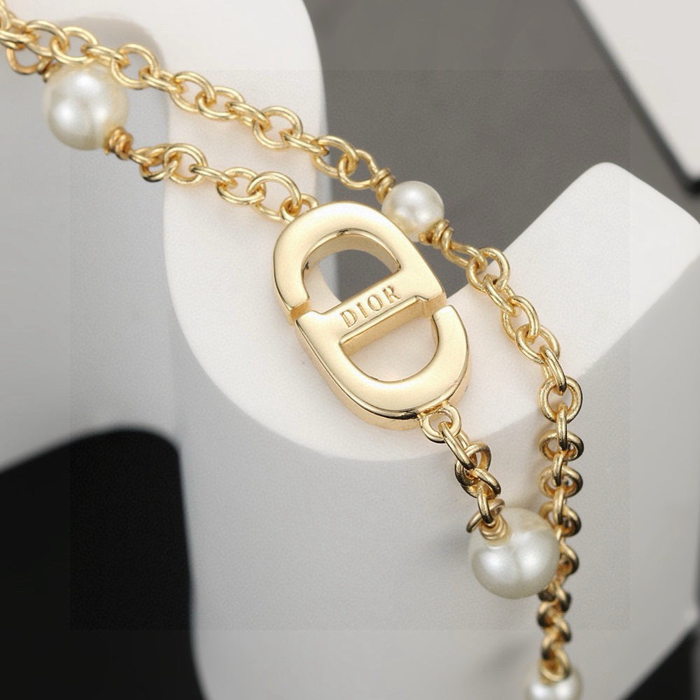 Star Motif Pendant Necklace in Gold-Tone with Vintage-Style Finish detail view