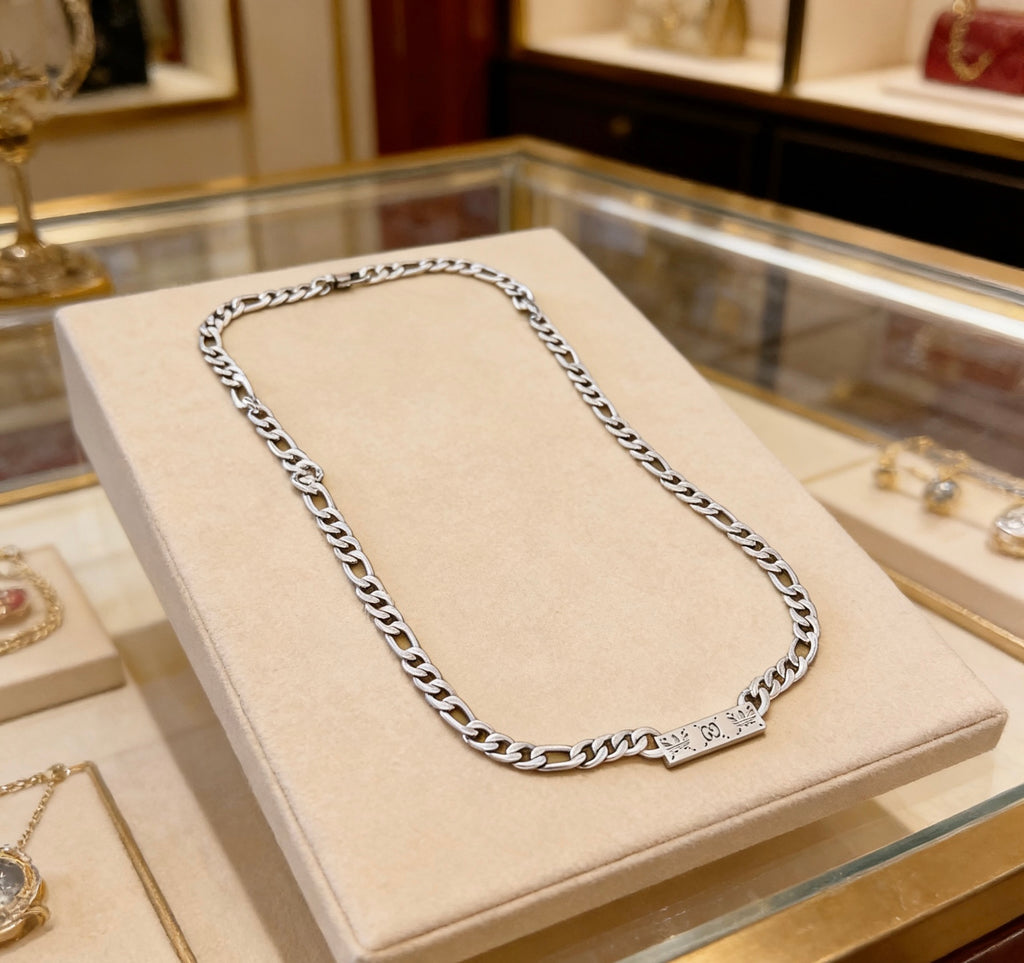 Double-G Emblem Pendant Necklace in Silver-Tone – Vintage Detail – Design 014 main product view