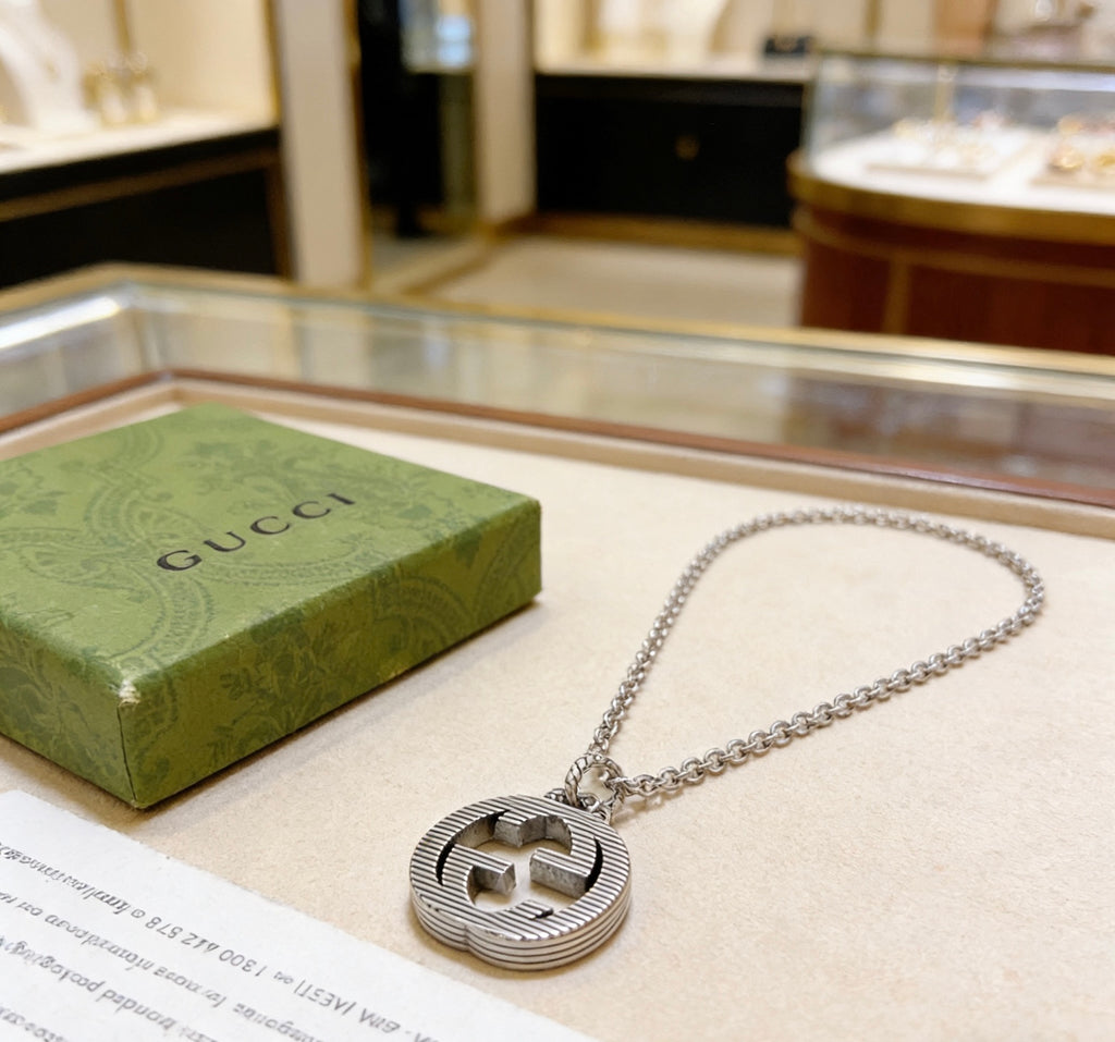 Double-G Emblem Pendant Necklace in Silver-Tone – Vintage Detail – Design 012 close-up detail