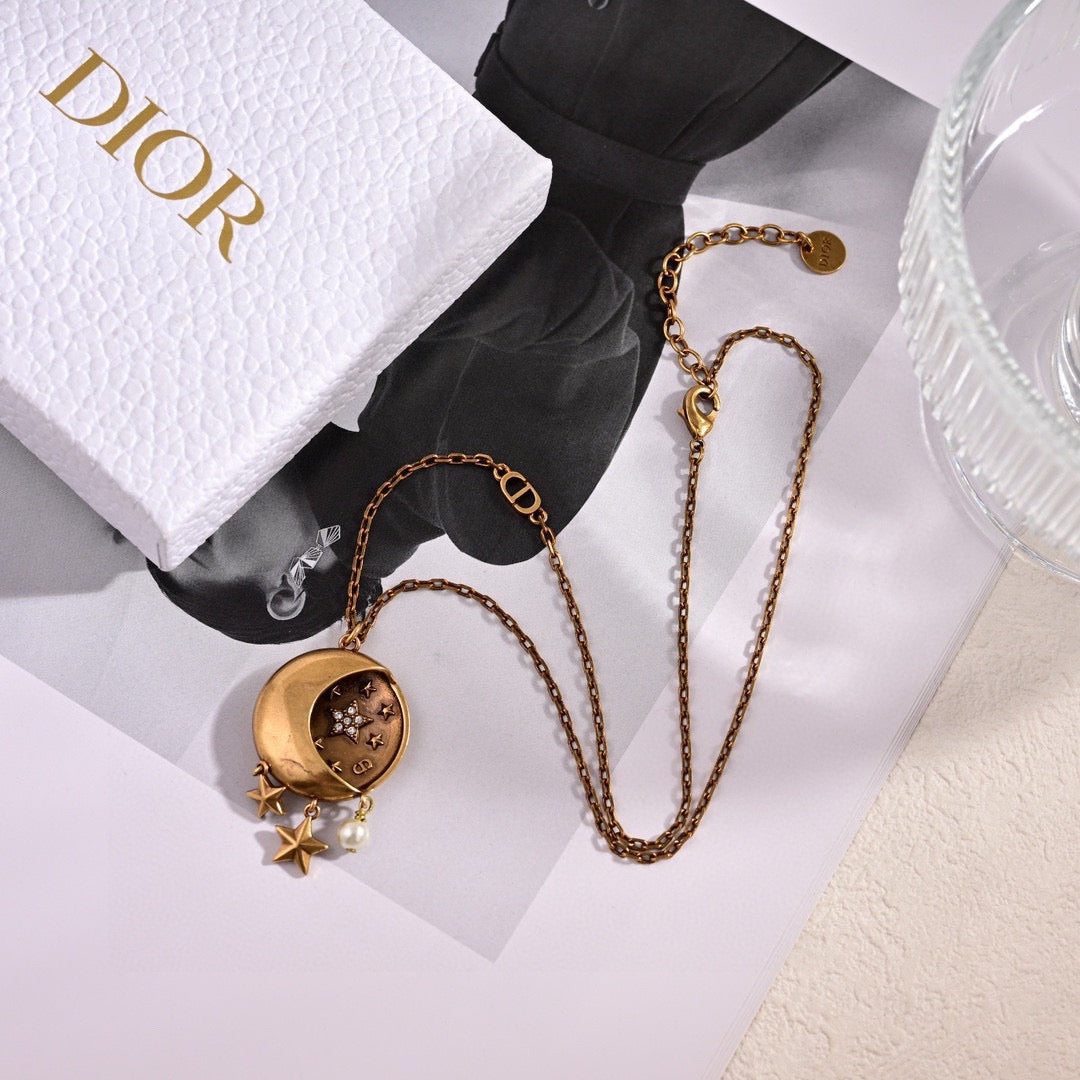 Graphic Letter Motif Pendant Necklace in Polished Metal-Tone – Design 006 detail view