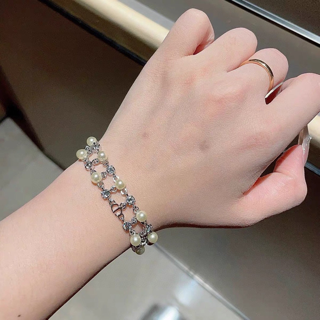 Pearl-Style Motif Statement Bracelet in Polished Metal-Tone with Pearl-Style Detail – Design 003 detail view