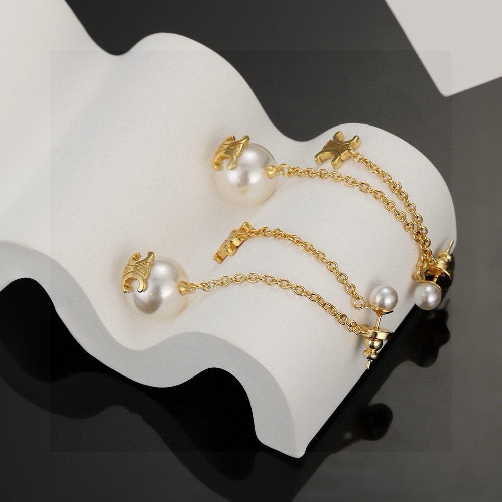 Triomphe-Inspired Emblem Stud Earrings in Polished Metal-Tone – Design 01 detail view