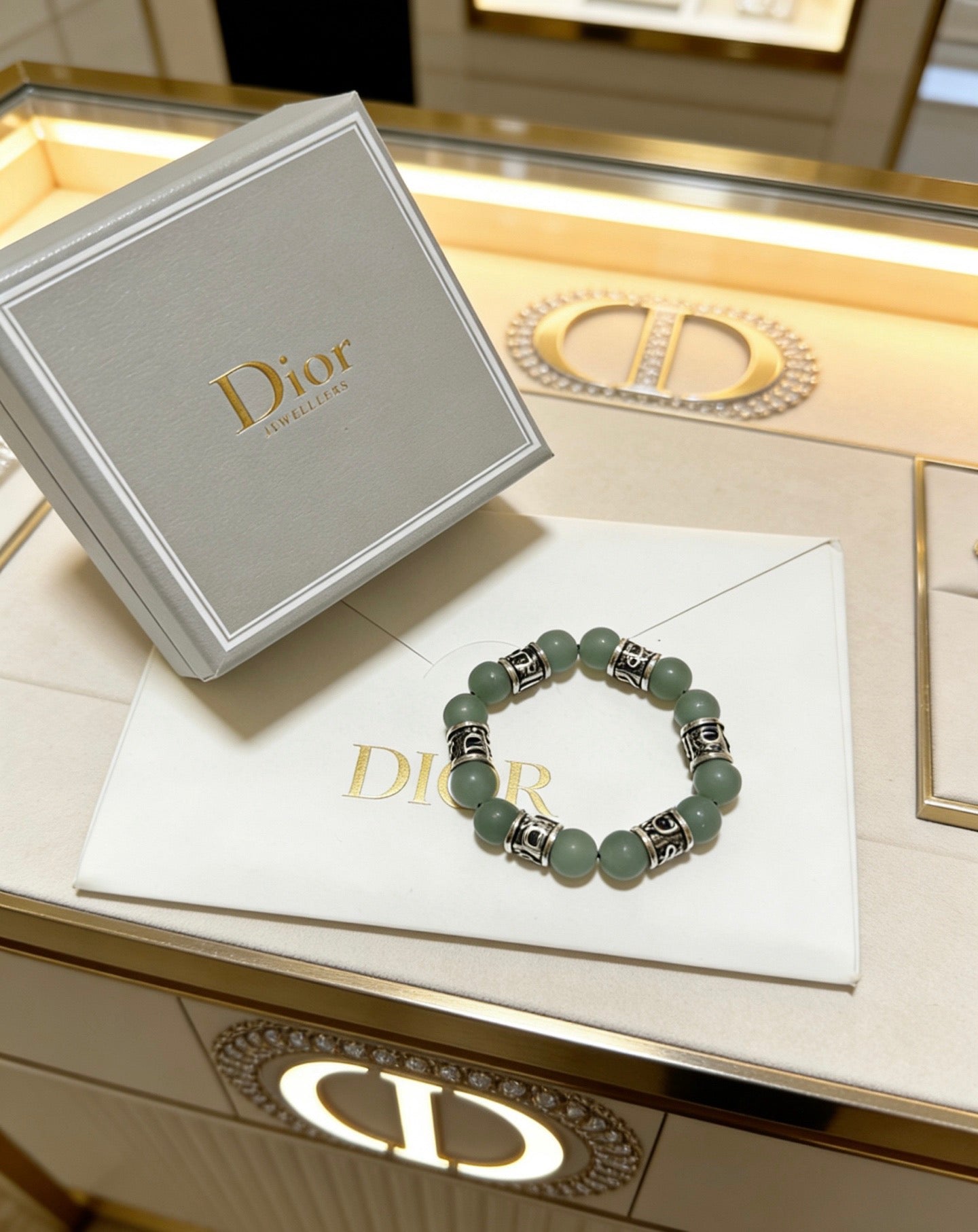 Star Motif Statement Bracelet in Silver-Tone with Vintage-Style Finish – Design 007 side detail