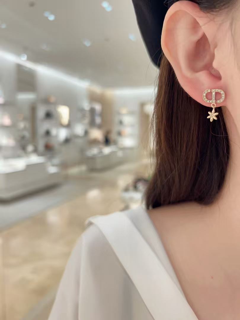 Graphic Letter Motif Stud Earrings in Polished Metal-Tone with Asymmetric Detail detail view