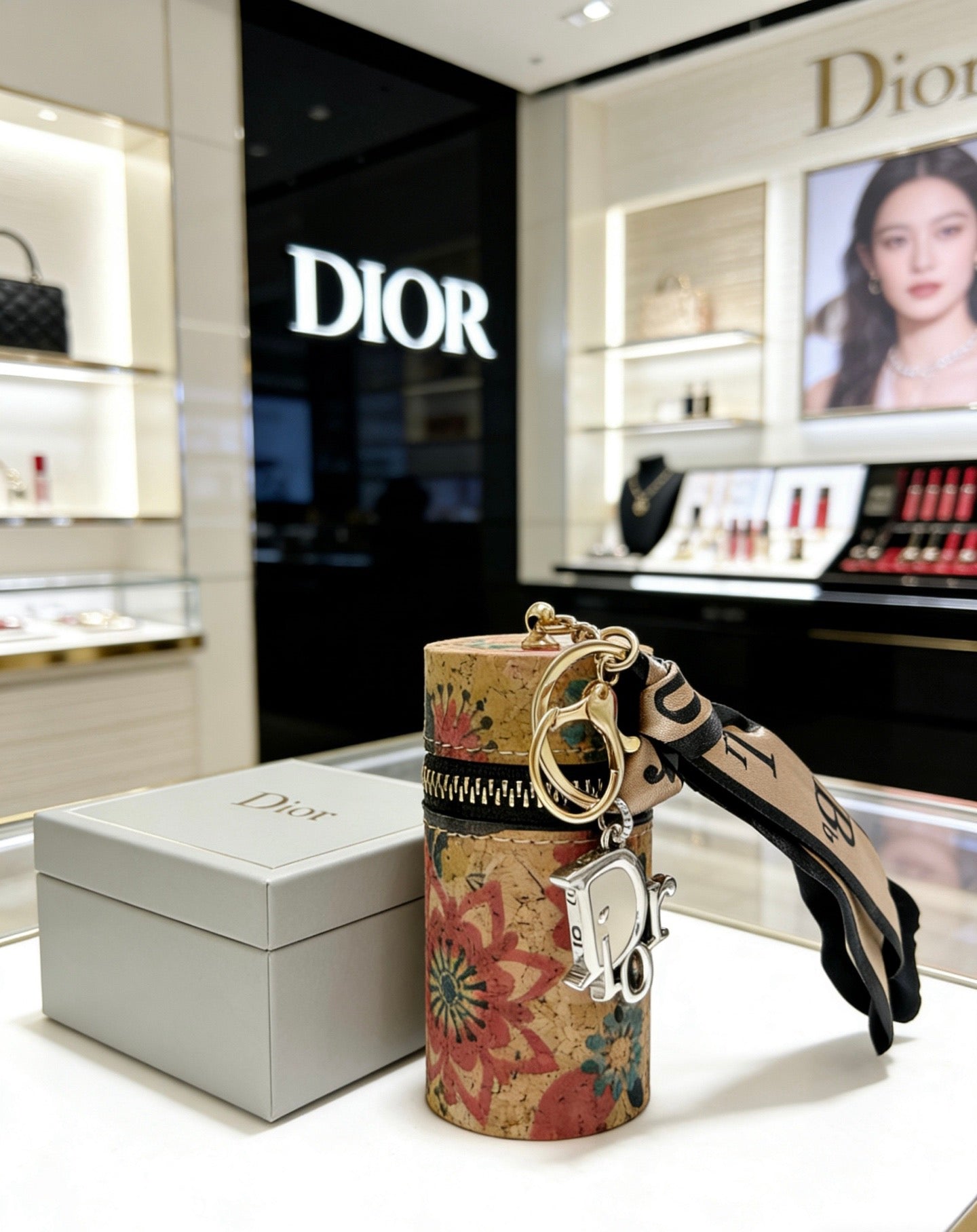 Star Motif Bag Charm in Polished Metal-Tone with Vintage-Style Finish – Design 007 close-up detail