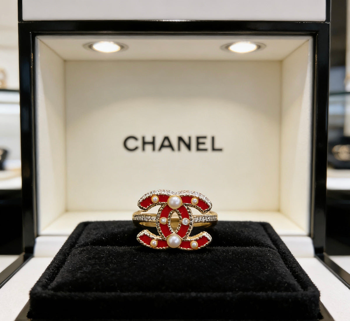 Pearl Statement Ring in Polished Metal-Tone – Pearl Detail – Design 005 detail view