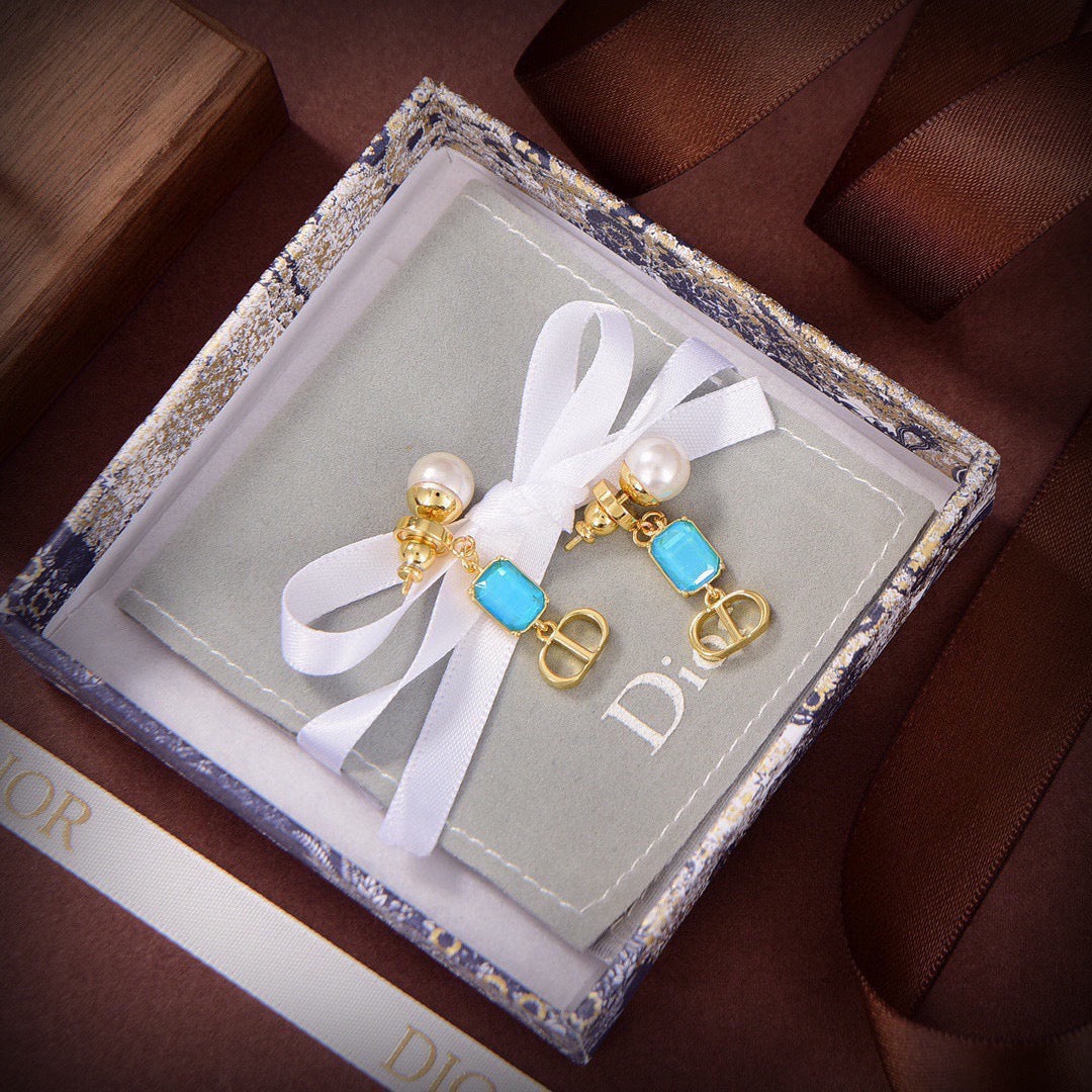 Sculptural Stud Earrings in Polished Metal-Tone – Design 006 close-up detail