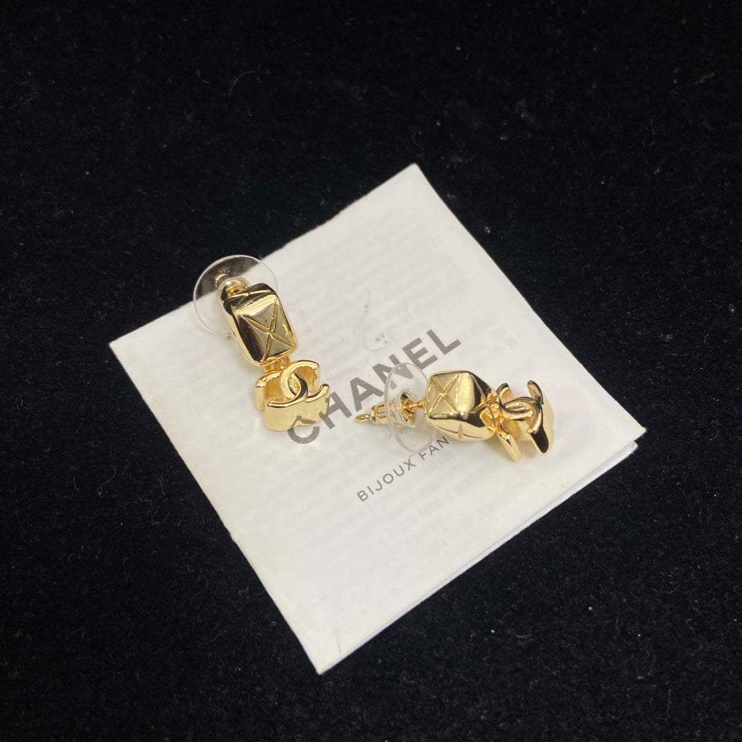 Double-C Emblem Stud Earrings in Polished Metal-Tone – Design 203 close-up detail