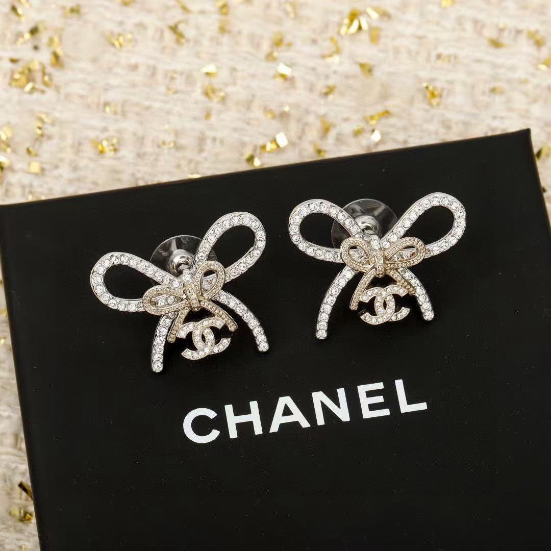Double-C Emblem Stud Earrings in Polished Metal-Tone – Design 184 main product view