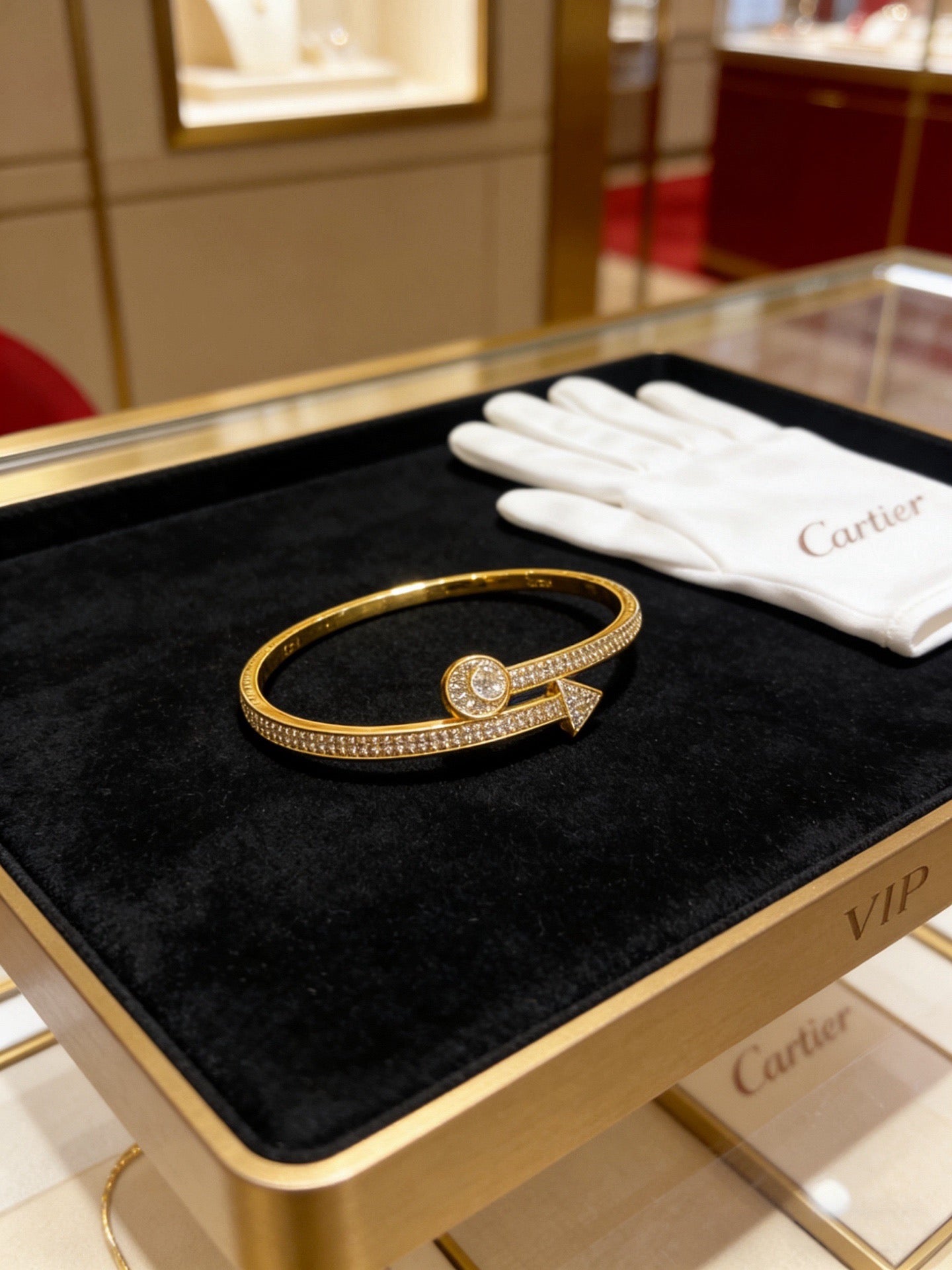 Sculptural Statement Bracelet in Gold-Tone – Design 68 detail view