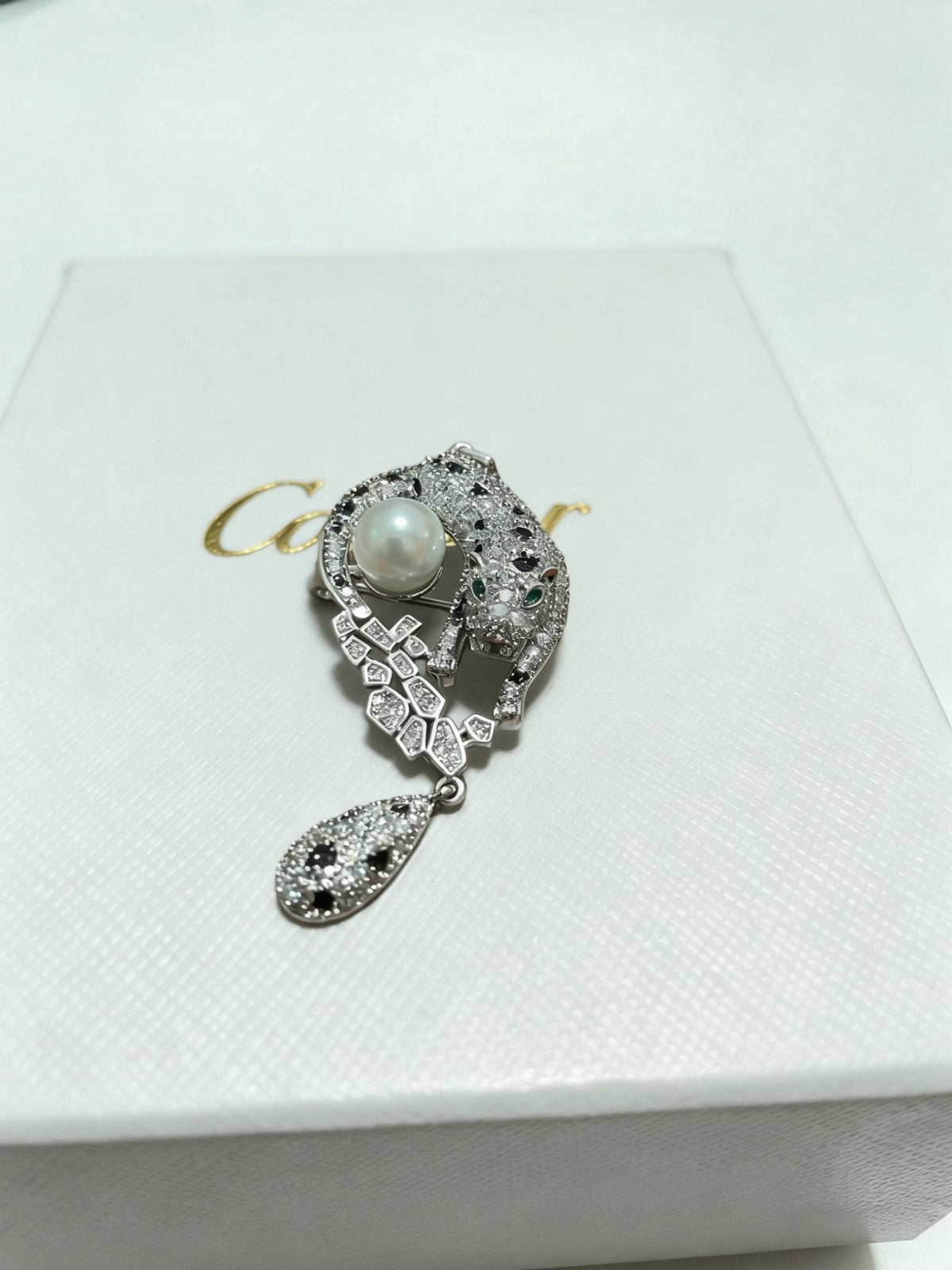 Panther Motif Brooch Pin in Polished Metal-Tone – Design 06 main product view