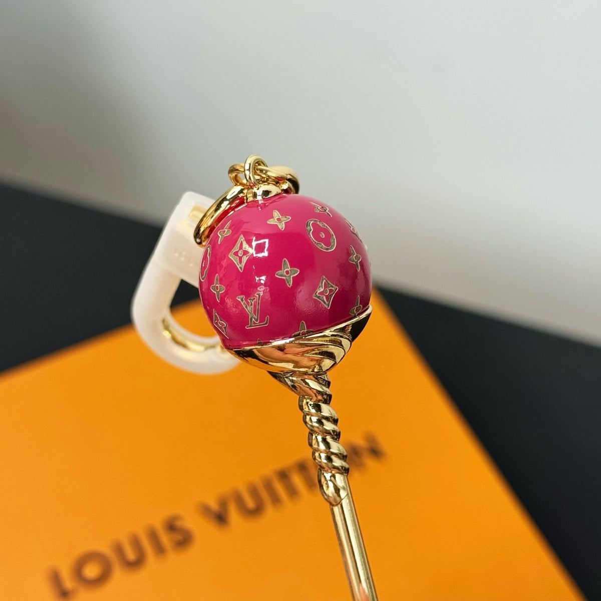 Letter Emblem Keychain – Design 005 detail view