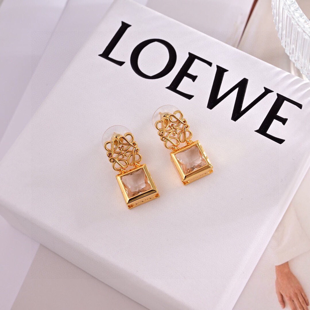 Elephant Motif Stud Earrings in Polished Metal-Tone – Design 03 side detail