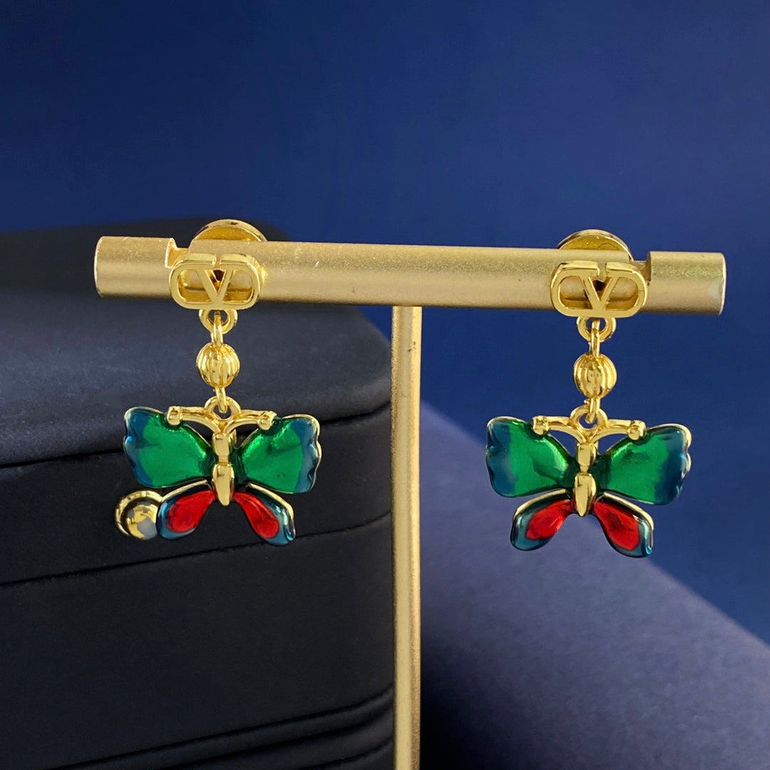 V Emblem Polished Stud Earrings – Design 02 styled detail