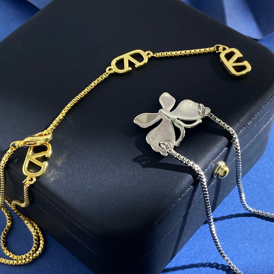 V Emblem Long Pendant Necklace – Design 01 detail view