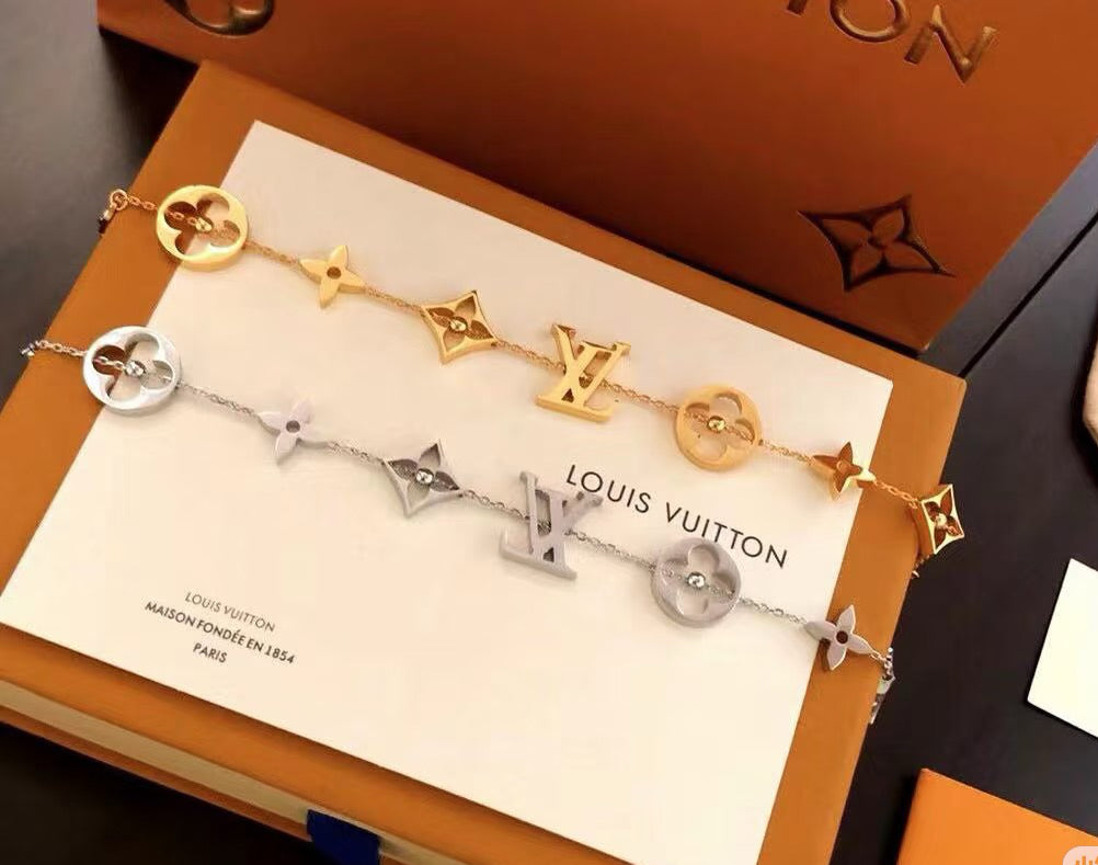 Letter Emblem Bracelet in Polished Metal-Tone – Design 021 close-up detail