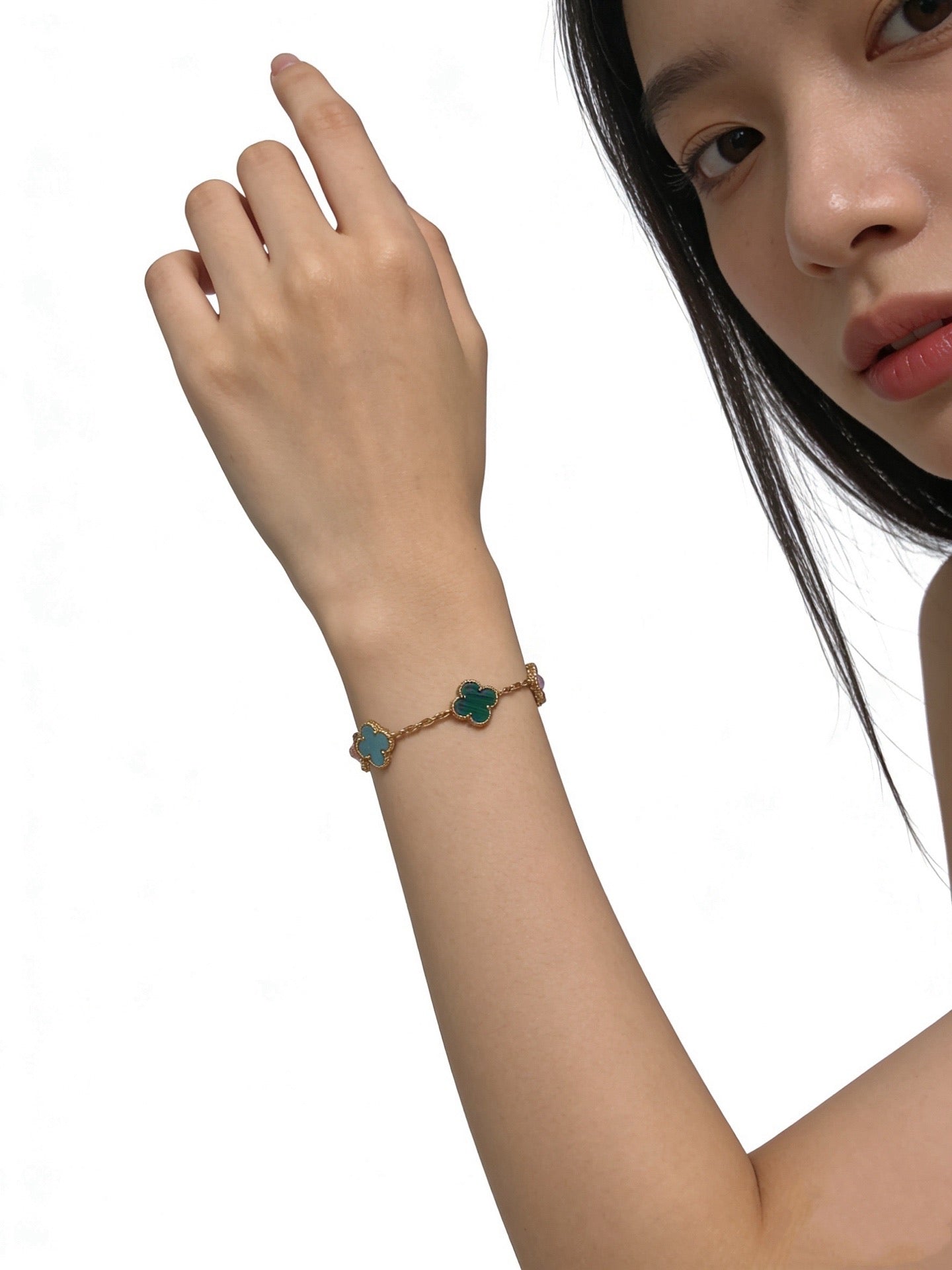 Clover Bracelet in Polished Metal-Tone – Multicolor – Design 04 detail view